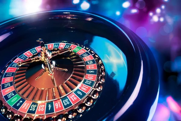 Sic Bo Dadu live dealer table with dice shaker and betting layout on pautoto login